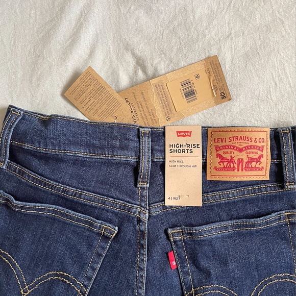 Levi's High-Rise Shorts - Picture 5 of 5